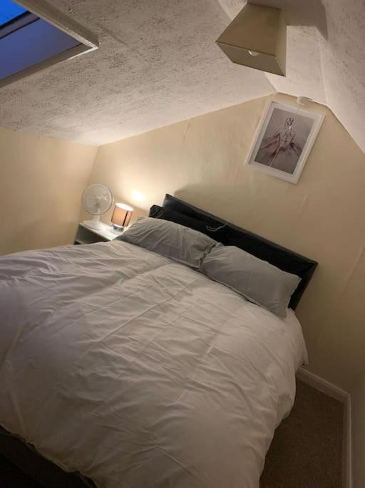 Cheerful 3-Bedroom House Brierley Hill Eksteriør billede